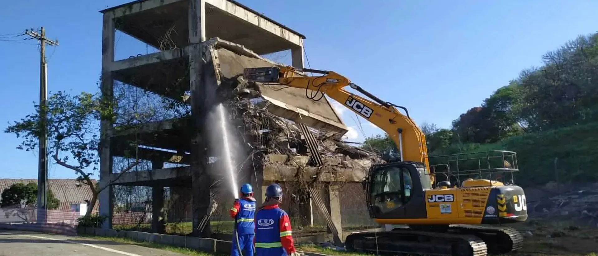 Operação de demolição da Nobre Demolidora