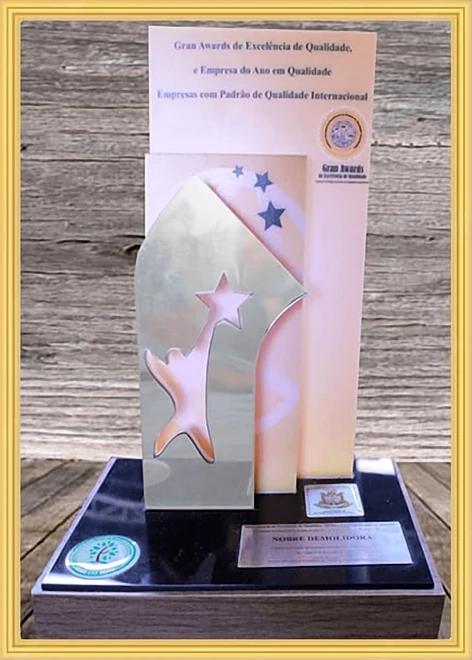 Troféu Empresa Padrão de Qualidade Internacional e Ambiental